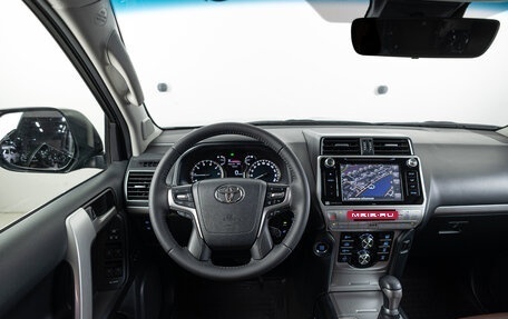 Toyota Land Cruiser Prado 150 рестайлинг 2, 2019 год, 5 790 000 рублей, 12 фотография
