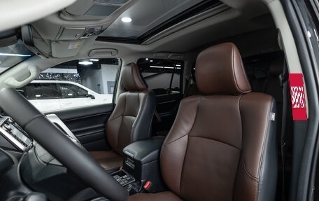 Toyota Land Cruiser Prado 150 рестайлинг 2, 2019 год, 5 790 000 рублей, 10 фотография