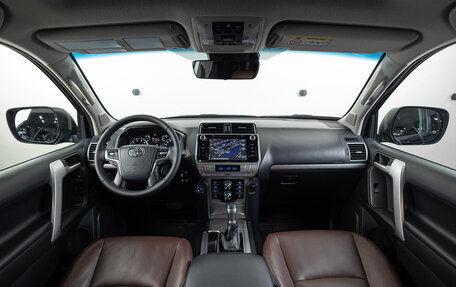Toyota Land Cruiser Prado 150 рестайлинг 2, 2019 год, 5 790 000 рублей, 27 фотография