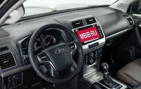 Toyota Land Cruiser Prado 150 рестайлинг 2, 2019 год, 5 790 000 рублей, 9 фотография