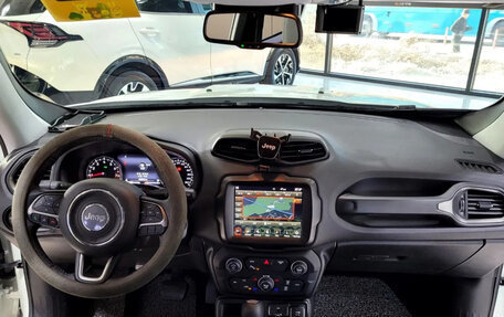 Jeep Renegade I рестайлинг, 2022 год, 1 900 000 рублей, 9 фотография