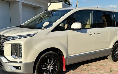 Mitsubishi Delica V, 2019 год, 3 500 000 рублей, 3 фотография