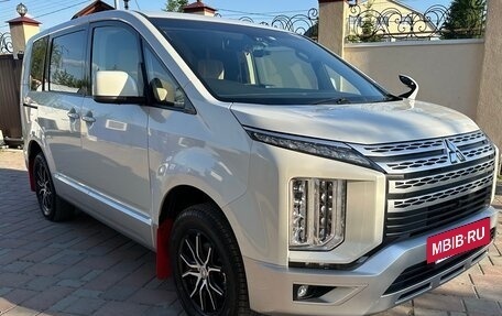 Mitsubishi Delica V, 2019 год, 3 500 000 рублей, 2 фотография