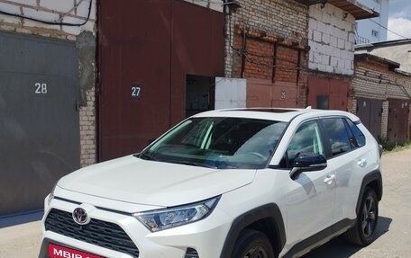 Toyota RAV4, 2022 год, 3 650 000 рублей, 2 фотография