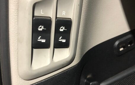 Toyota Land Cruiser Prado 150 рестайлинг 2, 2016 год, 3 600 000 рублей, 13 фотография