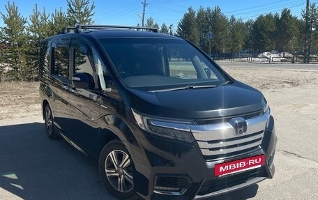 Honda Stepwgn IV, 2018 год, 2 850 000 рублей, 2 фотография