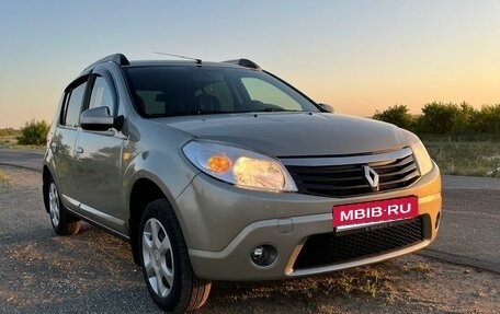 Renault Sandero II рестайлинг, 2014 год, 690 000 рублей, 2 фотография