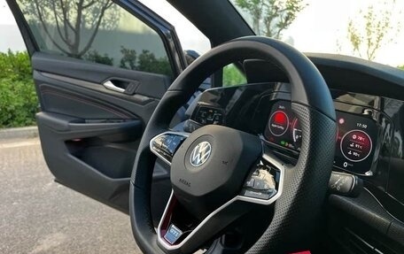Volkswagen Golf GTI, 2022 год, 2 800 100 рублей, 10 фотография