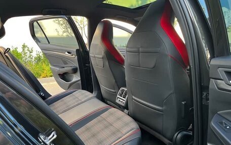 Volkswagen Golf GTI, 2022 год, 2 800 100 рублей, 19 фотография