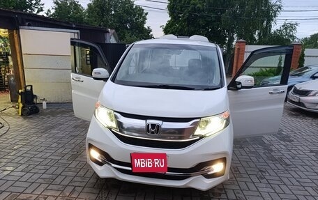 Honda Stepwgn IV, 2015 год, 2 400 000 рублей, 2 фотография