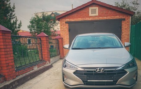 Hyundai Elantra VI рестайлинг, 2019 год, 1 950 000 рублей, 1 фотография