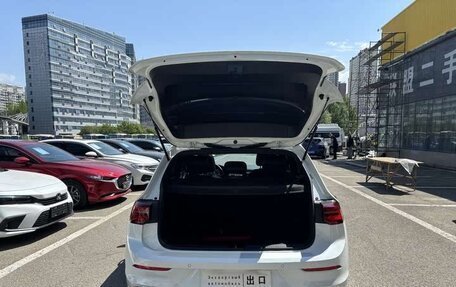 Volkswagen Golf VIII, 2022 год, 2 500 100 рублей, 6 фотография