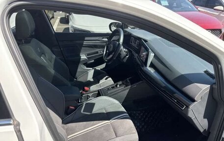 Volkswagen Golf VIII, 2022 год, 2 500 100 рублей, 14 фотография
