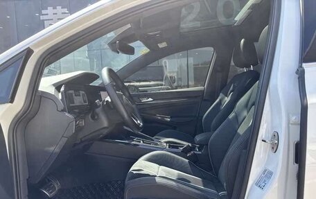 Volkswagen Golf VIII, 2022 год, 2 500 100 рублей, 13 фотография