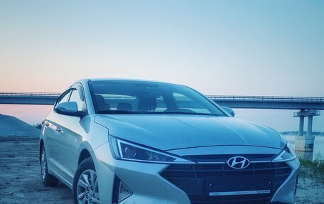 Hyundai Elantra VI рестайлинг, 2019 год, 1 950 000 рублей, 2 фотография