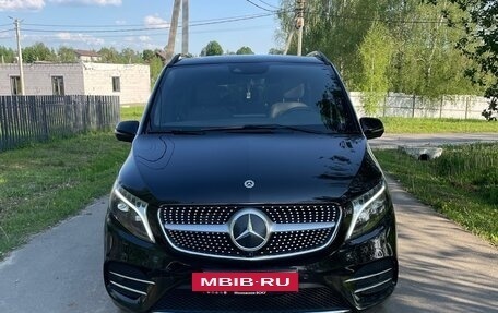 Mercedes-Benz V-Класс, 2023 год, 9 800 000 рублей, 2 фотография