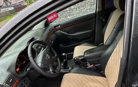 Toyota Avensis III рестайлинг, 2004 год, 480 000 рублей, 12 фотография