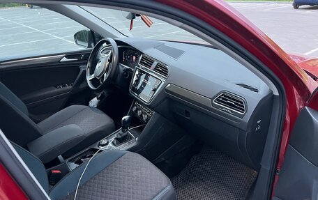 Volkswagen Tiguan II, 2019 год, 2 420 000 рублей, 6 фотография