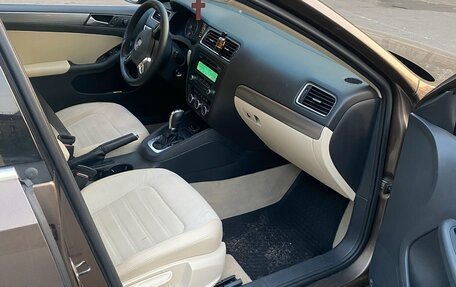 Volkswagen Jetta VI, 2012 год, 880 000 рублей, 2 фотография