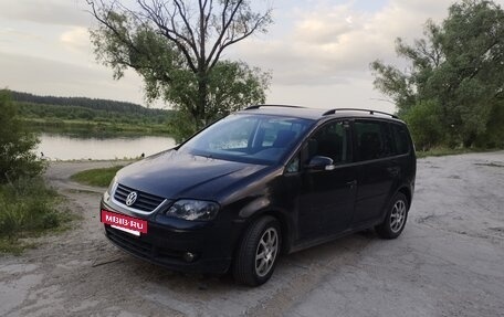Volkswagen Touran III, 2006 год, 620 000 рублей, 2 фотография