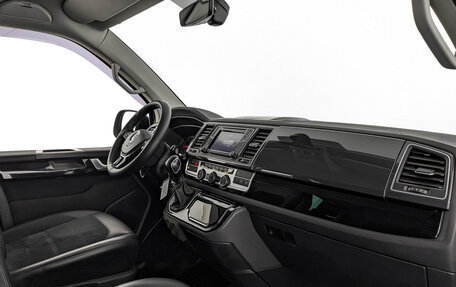 Volkswagen Multivan T6 рестайлинг, 2018 год, 3 745 000 рублей, 13 фотография