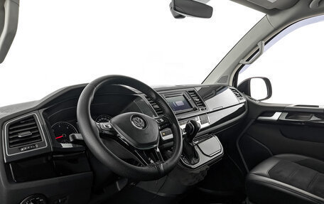 Volkswagen Multivan T6 рестайлинг, 2018 год, 3 745 000 рублей, 15 фотография