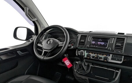 Volkswagen Multivan T6 рестайлинг, 2018 год, 3 745 000 рублей, 26 фотография