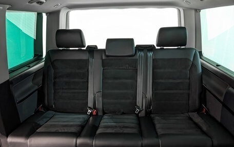 Volkswagen Multivan T6 рестайлинг, 2018 год, 3 745 000 рублей, 28 фотография