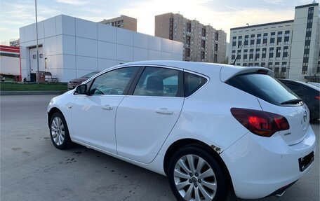 Opel Astra J, 2011 год, 730 000 рублей, 3 фотография