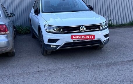 Volkswagen Tiguan II, 2019 год, 2 460 000 рублей, 3 фотография