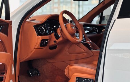 Bentley Bentayga I, 2023 год, 49 500 000 рублей, 8 фотография