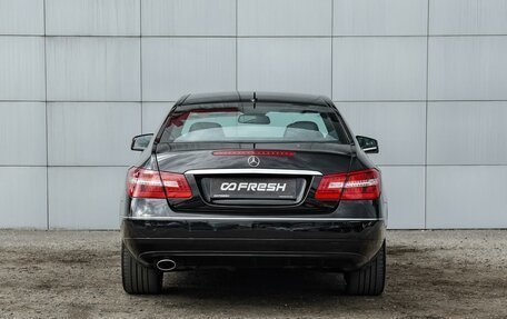 Mercedes-Benz E-Класс, 2010 год, 1 870 000 рублей, 4 фотография