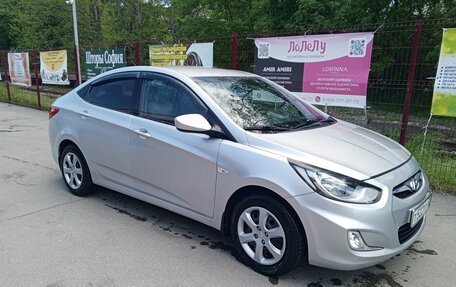 Hyundai Solaris II рестайлинг, 2011 год, 900 000 рублей, 6 фотография