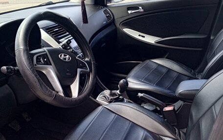 Hyundai Solaris II рестайлинг, 2011 год, 900 000 рублей, 11 фотография