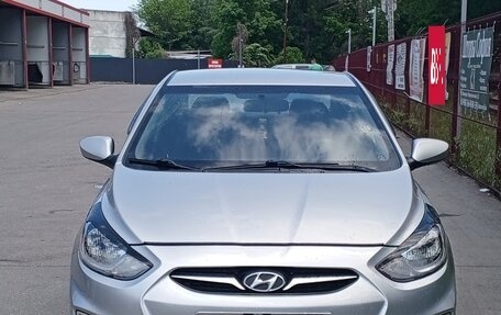 Hyundai Solaris II рестайлинг, 2011 год, 900 000 рублей, 4 фотография