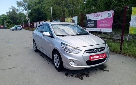 Hyundai Solaris II рестайлинг, 2011 год, 900 000 рублей, 3 фотография