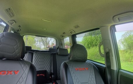 Toyota Voxy II, 2008 год, 1 200 000 рублей, 2 фотография