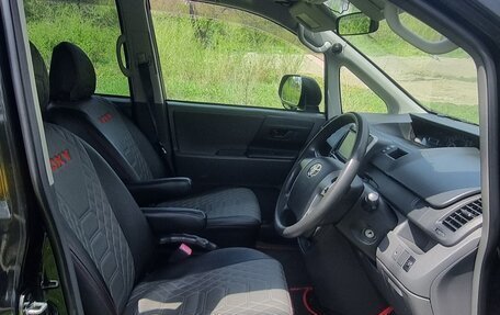 Toyota Voxy II, 2008 год, 1 200 000 рублей, 6 фотография