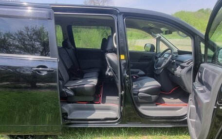 Toyota Voxy II, 2008 год, 1 200 000 рублей, 10 фотография