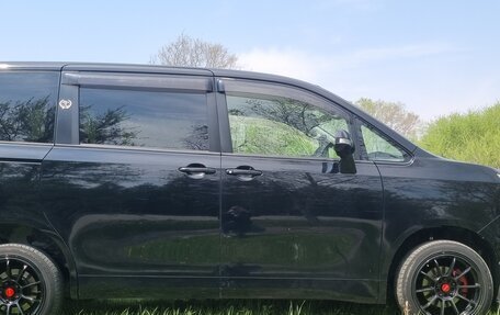 Toyota Voxy II, 2008 год, 1 200 000 рублей, 9 фотография