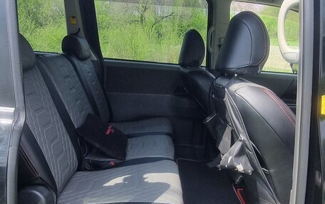 Toyota Voxy II, 2008 год, 1 200 000 рублей, 12 фотография