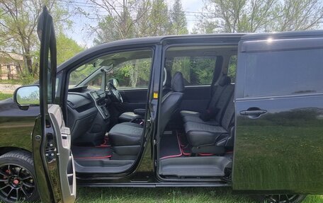 Toyota Voxy II, 2008 год, 1 200 000 рублей, 19 фотография