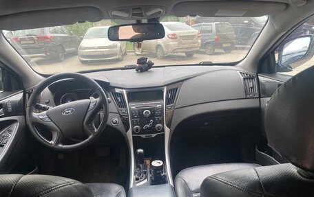 Hyundai Sonata VI, 2011 год, 950 000 рублей, 6 фотография