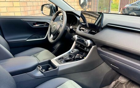Toyota RAV4, 2025 год, 3 640 000 рублей, 7 фотография