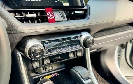 Toyota RAV4, 2025 год, 3 640 000 рублей, 10 фотография