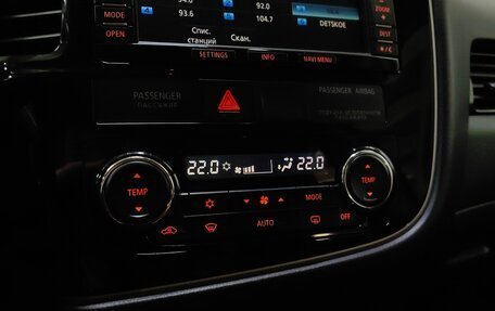 Mitsubishi Outlander III рестайлинг 3, 2015 год, 1 727 000 рублей, 15 фотография