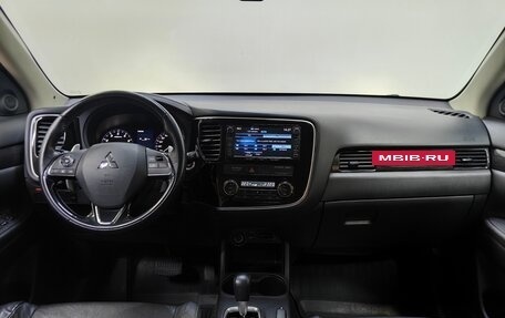 Mitsubishi Outlander III рестайлинг 3, 2015 год, 1 727 000 рублей, 12 фотография