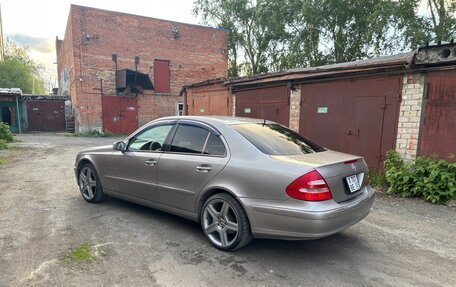 Mercedes-Benz E-Класс, 2004 год, 880 000 рублей, 3 фотография
