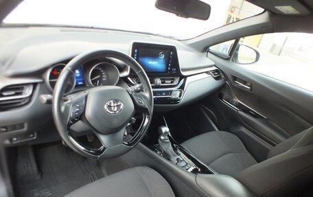 Toyota C-HR I рестайлинг, 2019 год, 2 359 000 рублей, 12 фотография