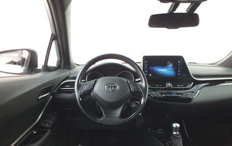Toyota C-HR I рестайлинг, 2019 год, 2 359 000 рублей, 13 фотография